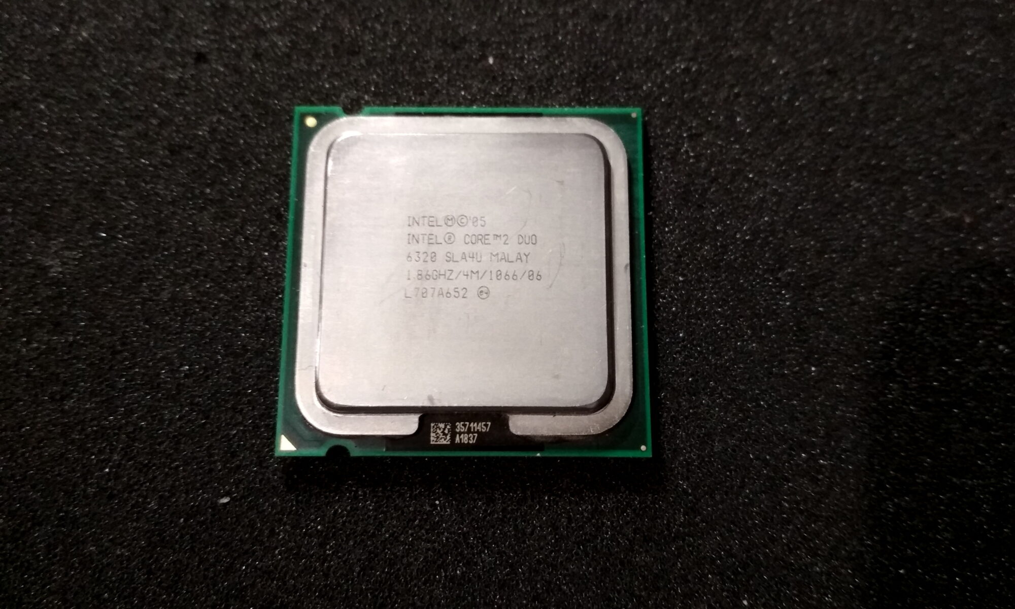 Intel-C2D-6320-SLA4U-01